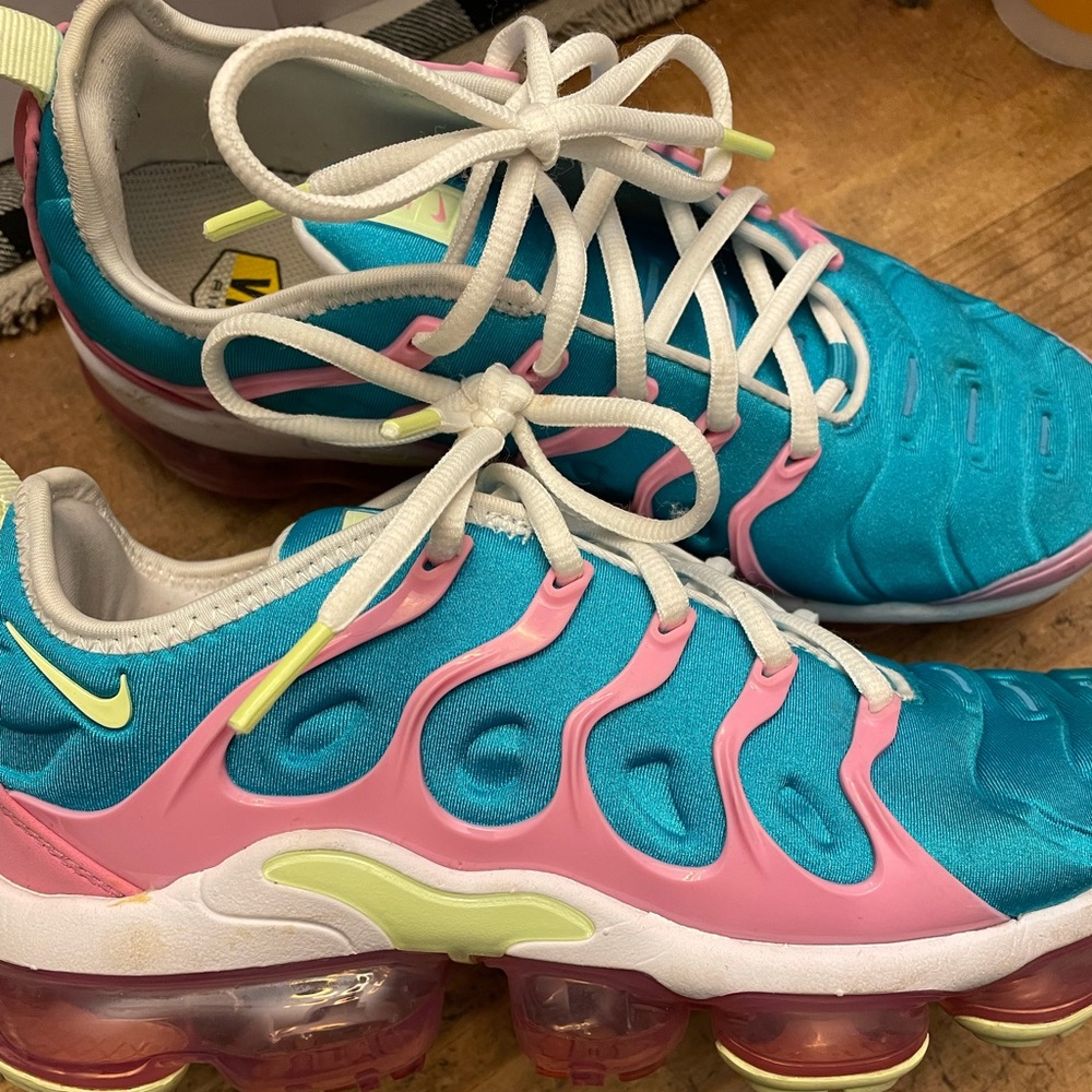 Nike women’s Air Vapormax Plus  8.5